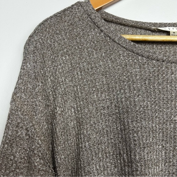 Cyrus 3/4 length sleeve in warm grey - Picture 3 of 7
